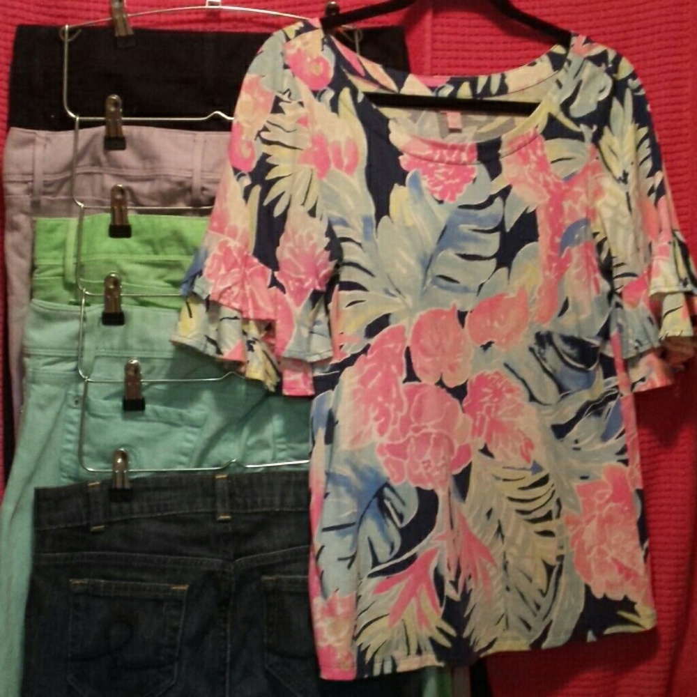 *** SOLD**Lilly Pulitzer M Blouse ruffle sleeves